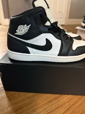 Nike Air Jordan 1 Mid Black White panda-elephant